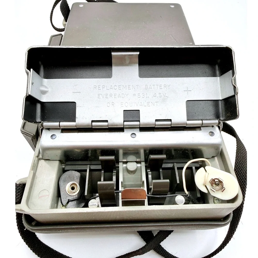 Vintage Polaroid Automatic 340 Land Camera Folding Bellows Instant Film Grey